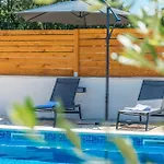 Appartement Amazing Apartment In Donje Rastane *