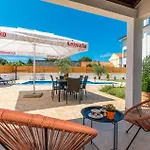Amazing Apartment In Donje Rastane Appartement *