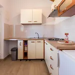 Amazing Apartment In Donje Rastane Appartement *