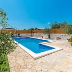 Appartement Amazing Apartment In Donje Rastane