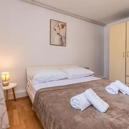 2 Bedroom Gorgeous In *