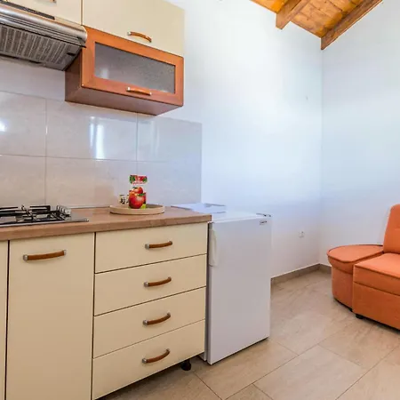 2 Bedroom Gorgeous In Donje Rastane