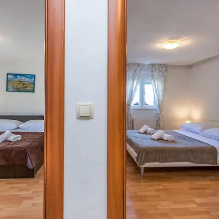 2 Bedroom Gorgeous In Apartment *