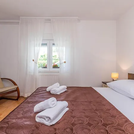 Apartment 2 Bedroom Gorgeous In *