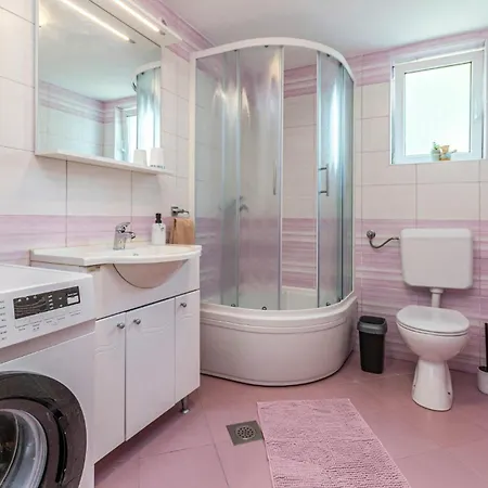 2 Bedroom Gorgeous In *