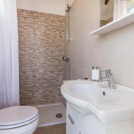 2 Bedroom Gorgeous In Apartment *