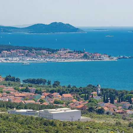 2 Bedroom Gorgeous In * Donje Rastane