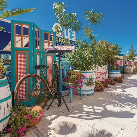 Apartment 2 Bedroom Gorgeous In