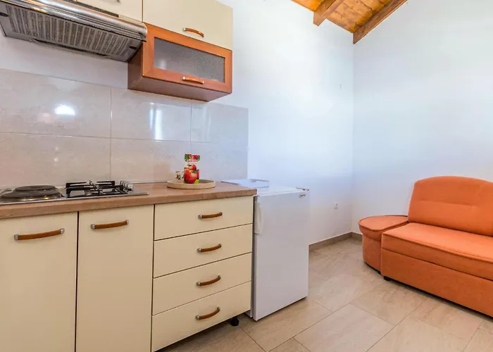 Beautiful In Donje Rastane