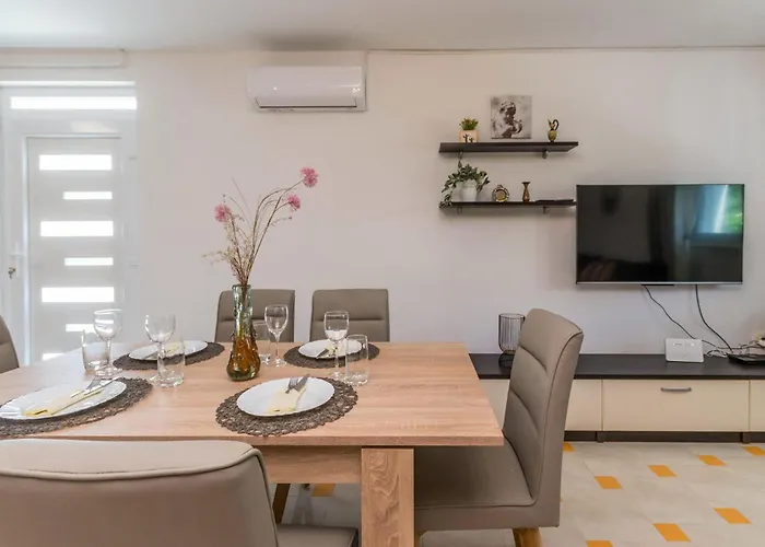 Beautiful In * Donje Rastane