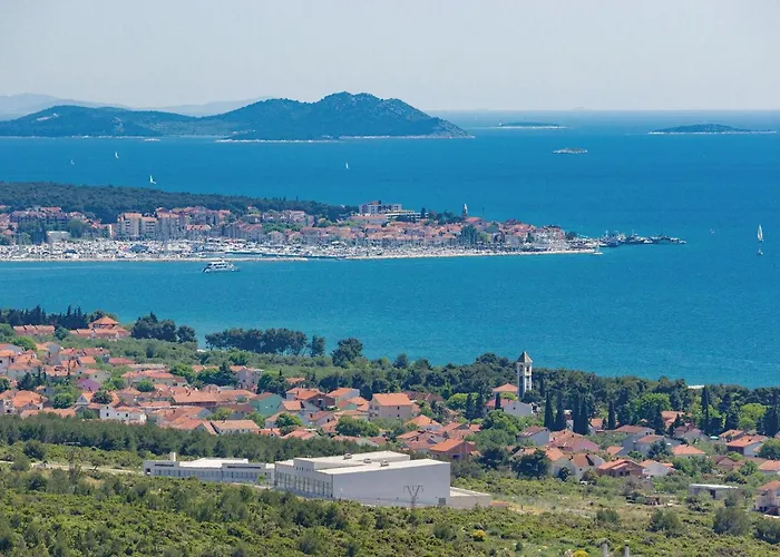 Beautiful In * Donje Rastane